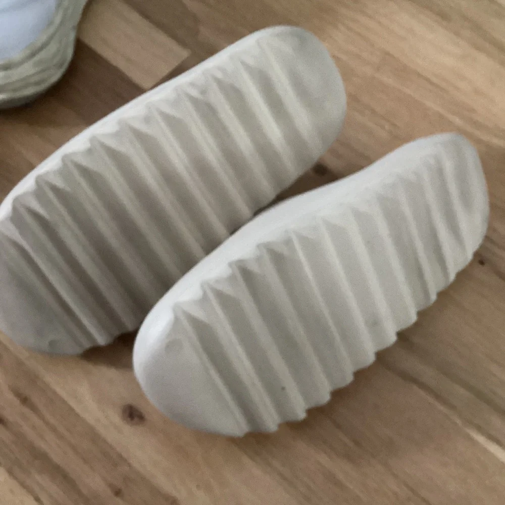 Adidas Yeezy Slide Bone Sandals. Size 10